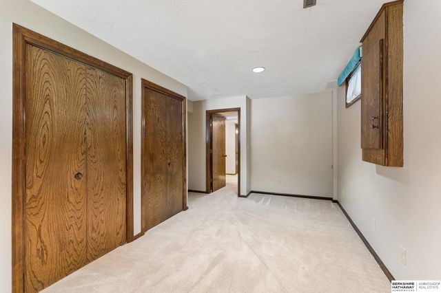 603 Dearborn Circle, Papillion, NE 68046