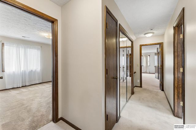 603 Dearborn Circle, Papillion, NE 68046