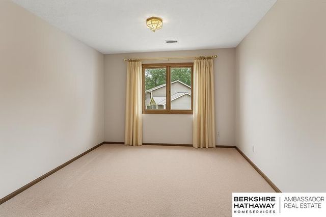 603 Dearborn Circle, Papillion, NE 68046