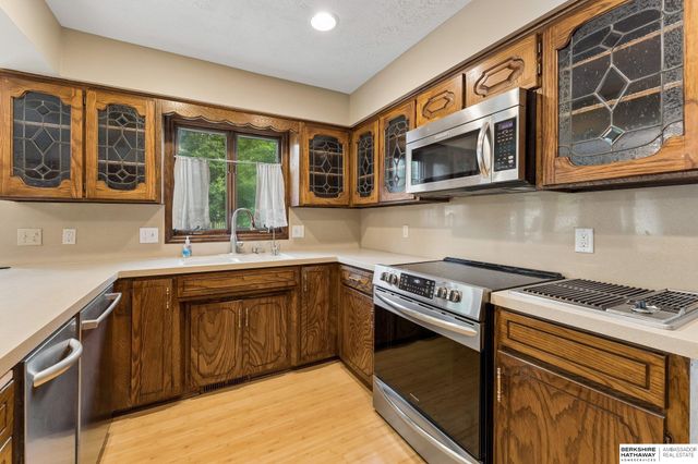 603 Dearborn Circle, Papillion, NE 68046