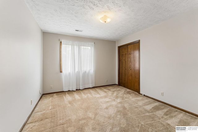 603 Dearborn Circle, Papillion, NE 68046