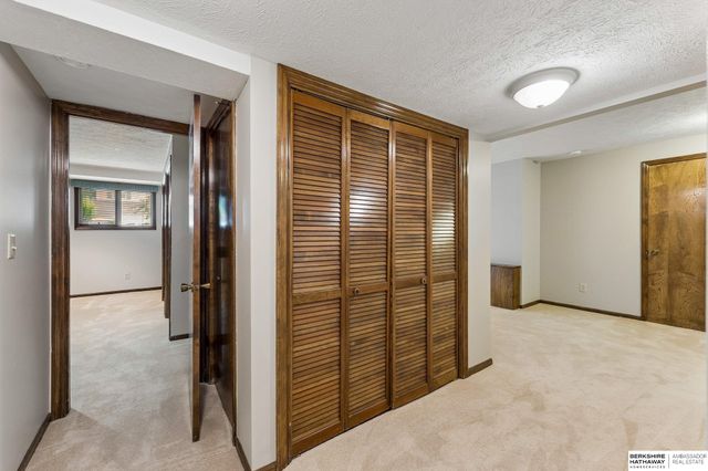 603 Dearborn Circle, Papillion, NE 68046