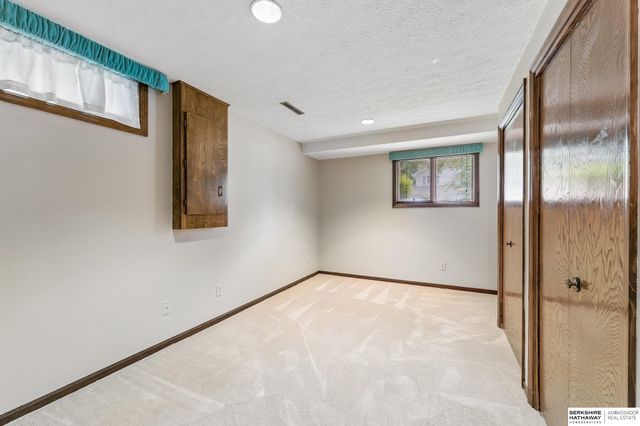 603 Dearborn Circle, Papillion, NE 68046