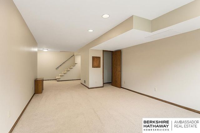 603 Dearborn Circle, Papillion, NE 68046