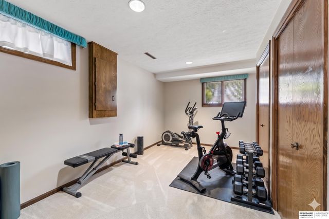 603 Dearborn Circle, Papillion, NE 68046