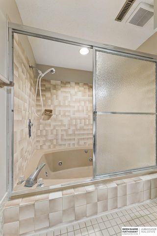 603 Dearborn Circle, Papillion, NE 68046
