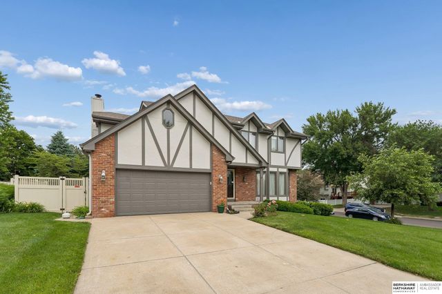 603 Dearborn Circle, Papillion, NE 68046