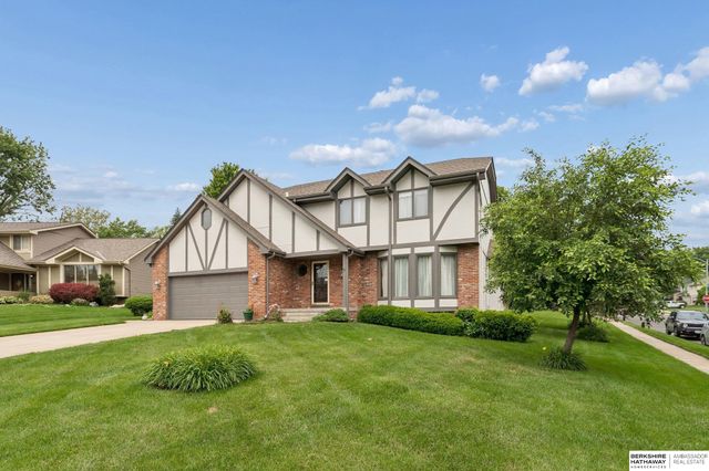 603 Dearborn Circle, Papillion, NE 68046