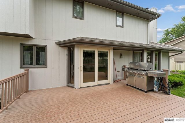 603 Dearborn Circle, Papillion, NE 68046