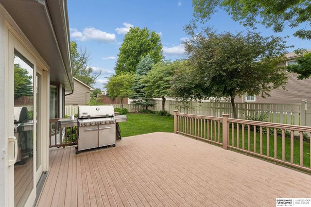 603 Dearborn Circle, Papillion, NE 68046