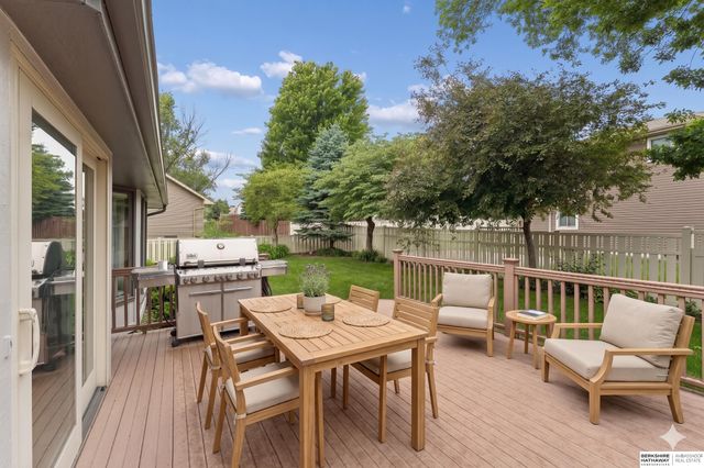 603 Dearborn Circle, Papillion, NE 68046