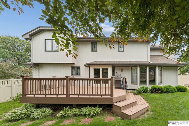 603 Dearborn Circle, Papillion, NE 68046