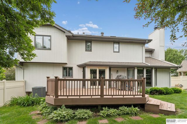 603 Dearborn Circle, Papillion, NE 68046