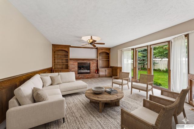 603 Dearborn Circle, Papillion, NE 68046