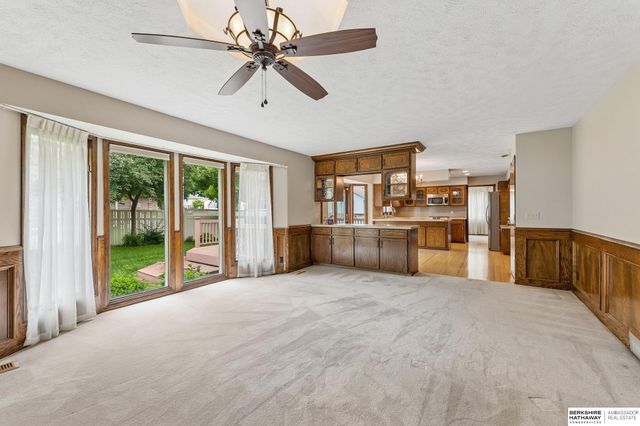 603 Dearborn Circle, Papillion, NE 68046