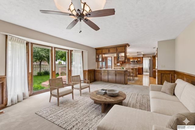 603 Dearborn Circle, Papillion, NE 68046