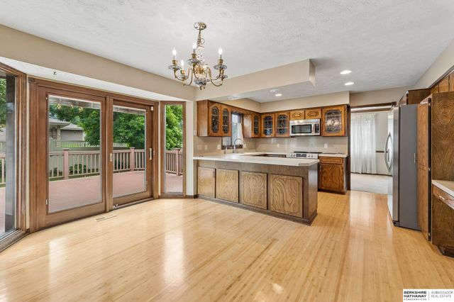 603 Dearborn Circle, Papillion, NE 68046