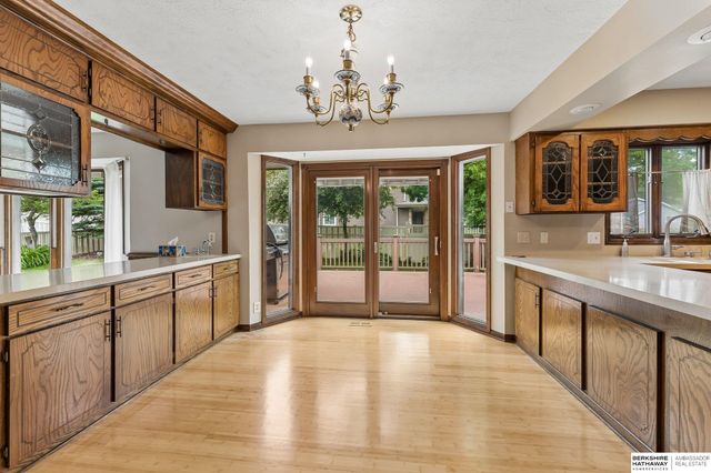 603 Dearborn Circle, Papillion, NE 68046