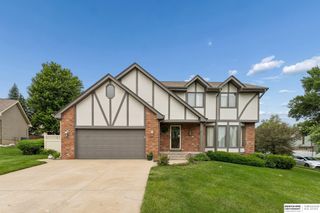 603 Dearborn Circle, Papillion, NE 68046