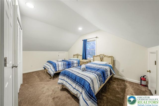 117 St Regis Walk, Coolbaugh Twp, PA 18466