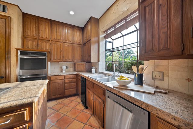 2714 Ridge Top Lane, Arlington, TX 76006