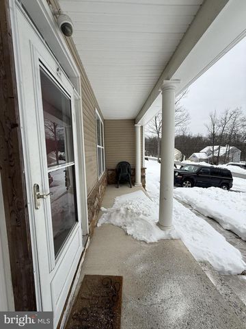 145 KENSINGTON DR, Lehman, PA 18324