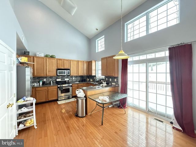 145 KENSINGTON DR, Lehman, PA 18324