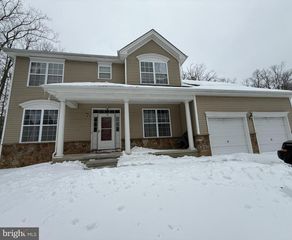 145 KENSINGTON DR, Lehman, PA 18324