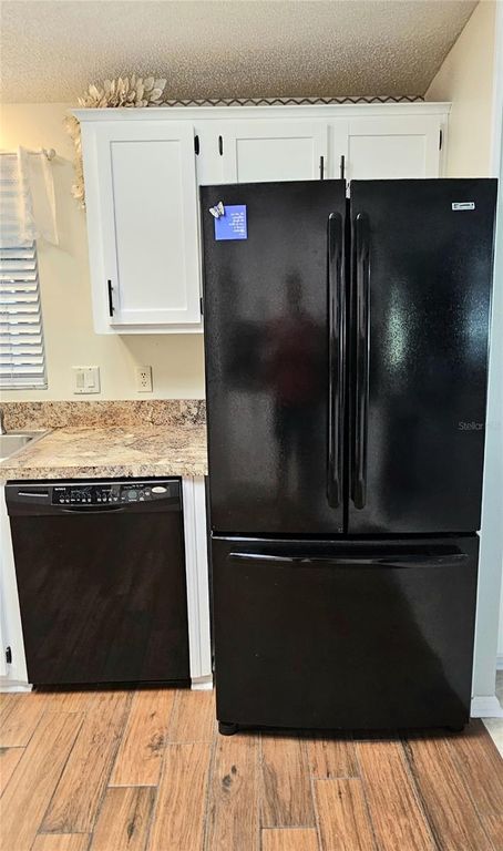 Image 11 of property listing at 933 OLEANDER STREET, Lady Lake, FL 32159