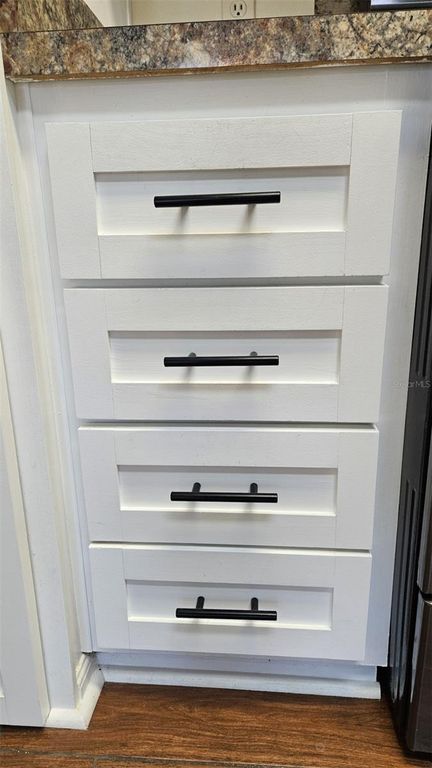 Image 12 of property listing at 933 OLEANDER STREET, Lady Lake, FL 32159