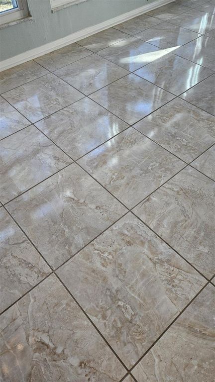 Image 13 of property listing at 933 OLEANDER STREET, Lady Lake, FL 32159