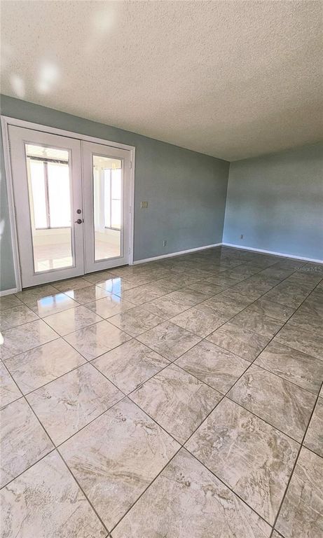 Image 16 of property listing at 933 OLEANDER STREET, Lady Lake, FL 32159