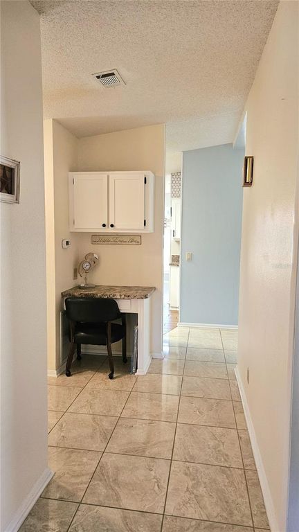 Image 20 of property listing at 933 OLEANDER STREET, Lady Lake, FL 32159