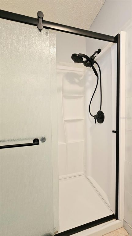 Image 27 of property listing at 933 OLEANDER STREET, Lady Lake, FL 32159