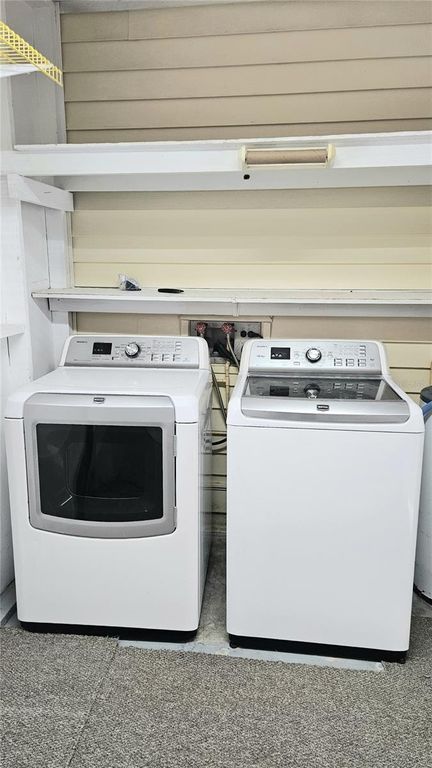 Image 30 of property listing at 933 OLEANDER STREET, Lady Lake, FL 32159