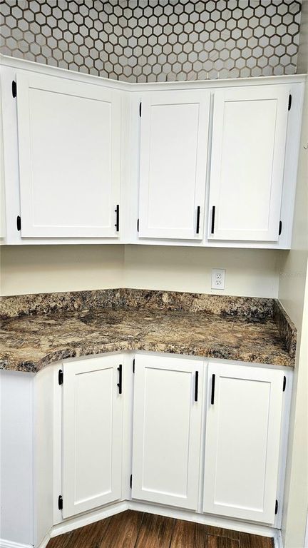 Image 9 of property listing at 933 OLEANDER STREET, Lady Lake, FL 32159