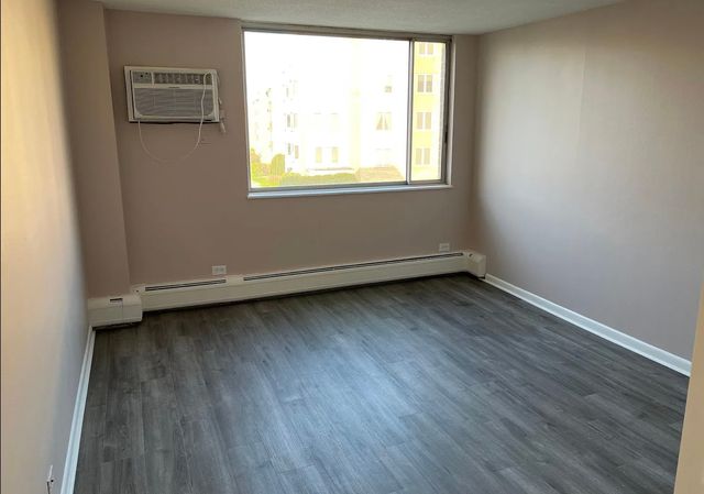 2211 S Stewart Avenue 3B, Lombard, IL 60148