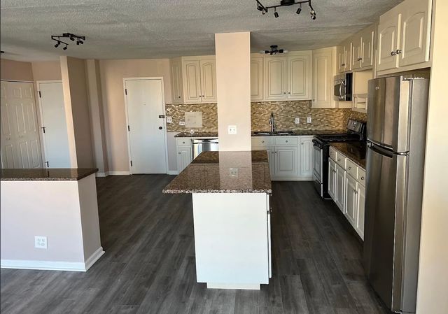 2211 S Stewart Avenue 3B, Lombard, IL 60148