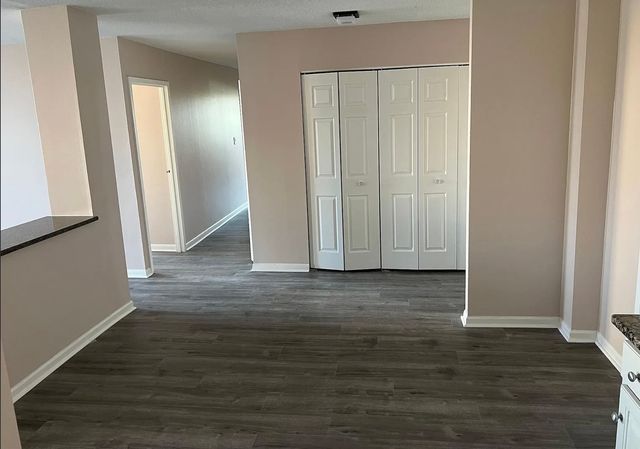 2211 S Stewart Avenue 3B, Lombard, IL 60148