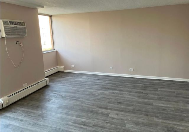 2211 S Stewart Avenue 3B, Lombard, IL 60148