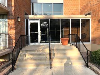 2211 S Stewart Avenue 3B, Lombard, IL 60148