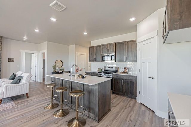 6455 Ender Ln, Idaho Falls, ID 83401