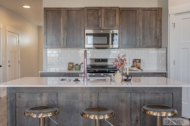 6455 Ender Ln, Idaho Falls, ID 83401