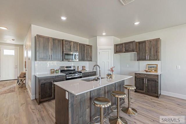 6455 Ender Ln, Idaho Falls, ID 83401