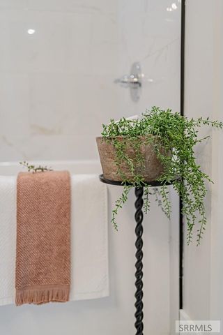 6455 Ender Ln, Idaho Falls, ID 83401