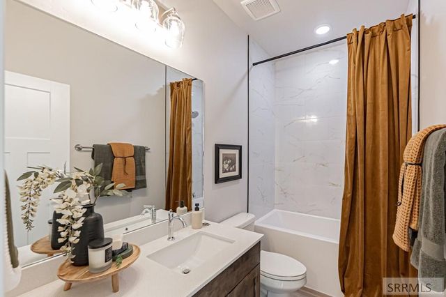 6455 Ender Ln, Idaho Falls, ID 83401