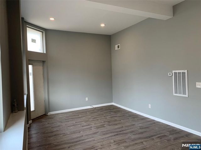 128 Locust Avenue A, Wallington, NJ 07057