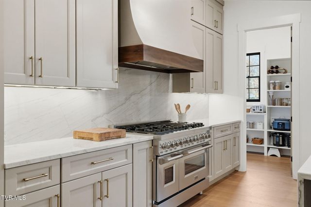 302 Huntington Way, Johnson City, TN 37604