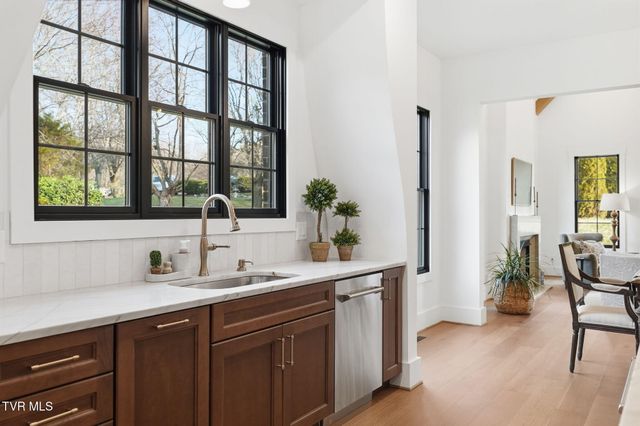 302 Huntington Way, Johnson City, TN 37604