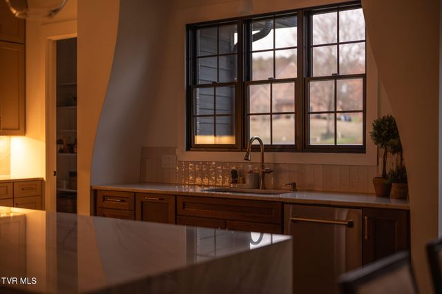 302 Huntington Way, Johnson City, TN 37604